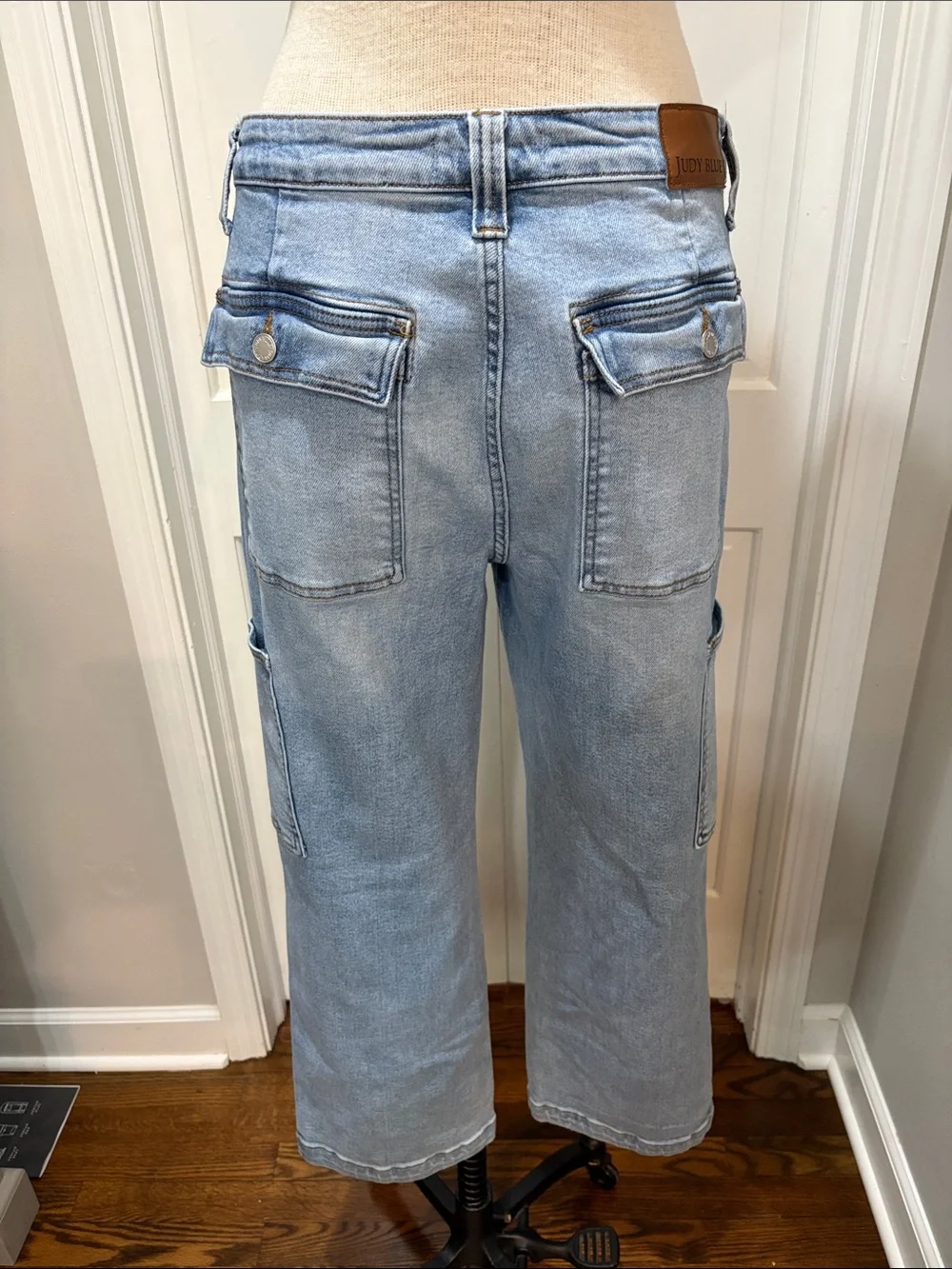 Judy Blue sz 15/32 straight leg light wash jeans with hip pockets